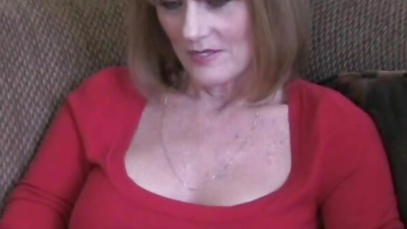 סטייסי קרוז נותנת ראש לפני וידאו סקס חינם שהיא משכיבה